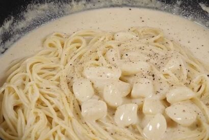 Thumbnail for Creamy Roasted Garlic Spaghetti